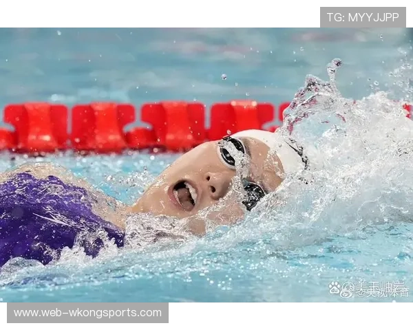 余依婷不穿高跟鞋上场？感觉像隔壁班长来打比赛的！