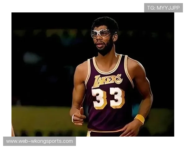 低位勾手制造终结效率，贾巴尔对比库里得分结构